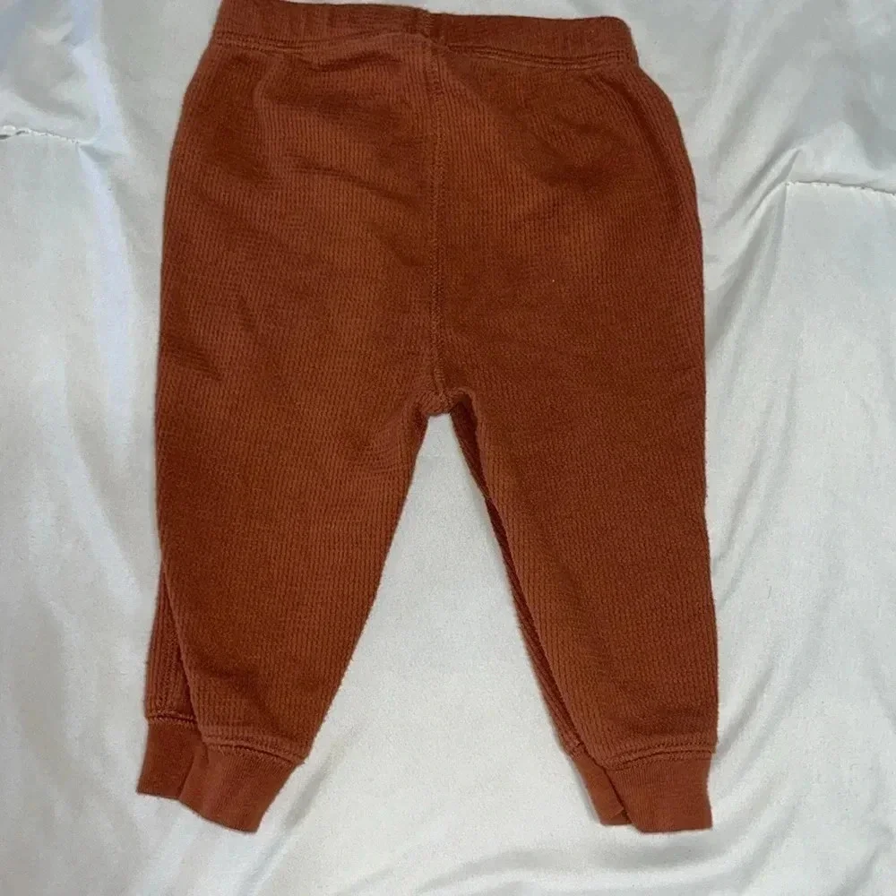 Set of 4 waffle knit long-sleeved onesie and 1 pair of pants
